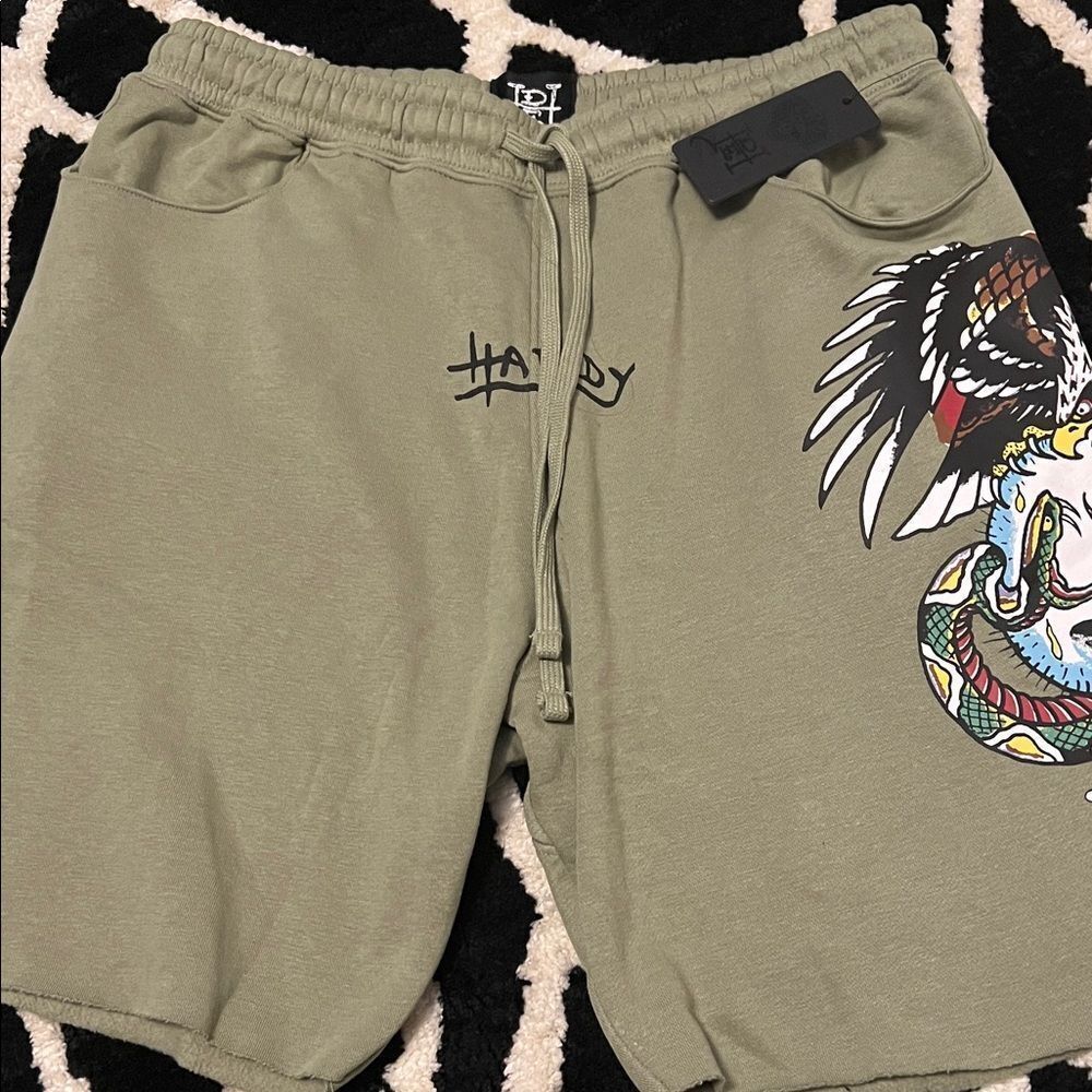 Ed Hardy Men's Olive Graphic Sweat Shorts Medium